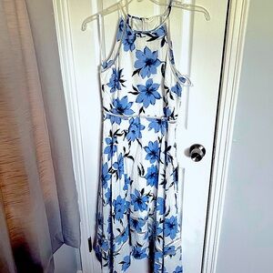 Never worn, adorable but lost weight. From Lulu’s size M